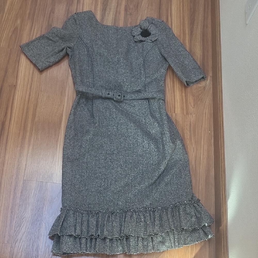 Oscar de la Renta Elegant Gray 3/4 Sleeve Dress. Stylish And Timeless.